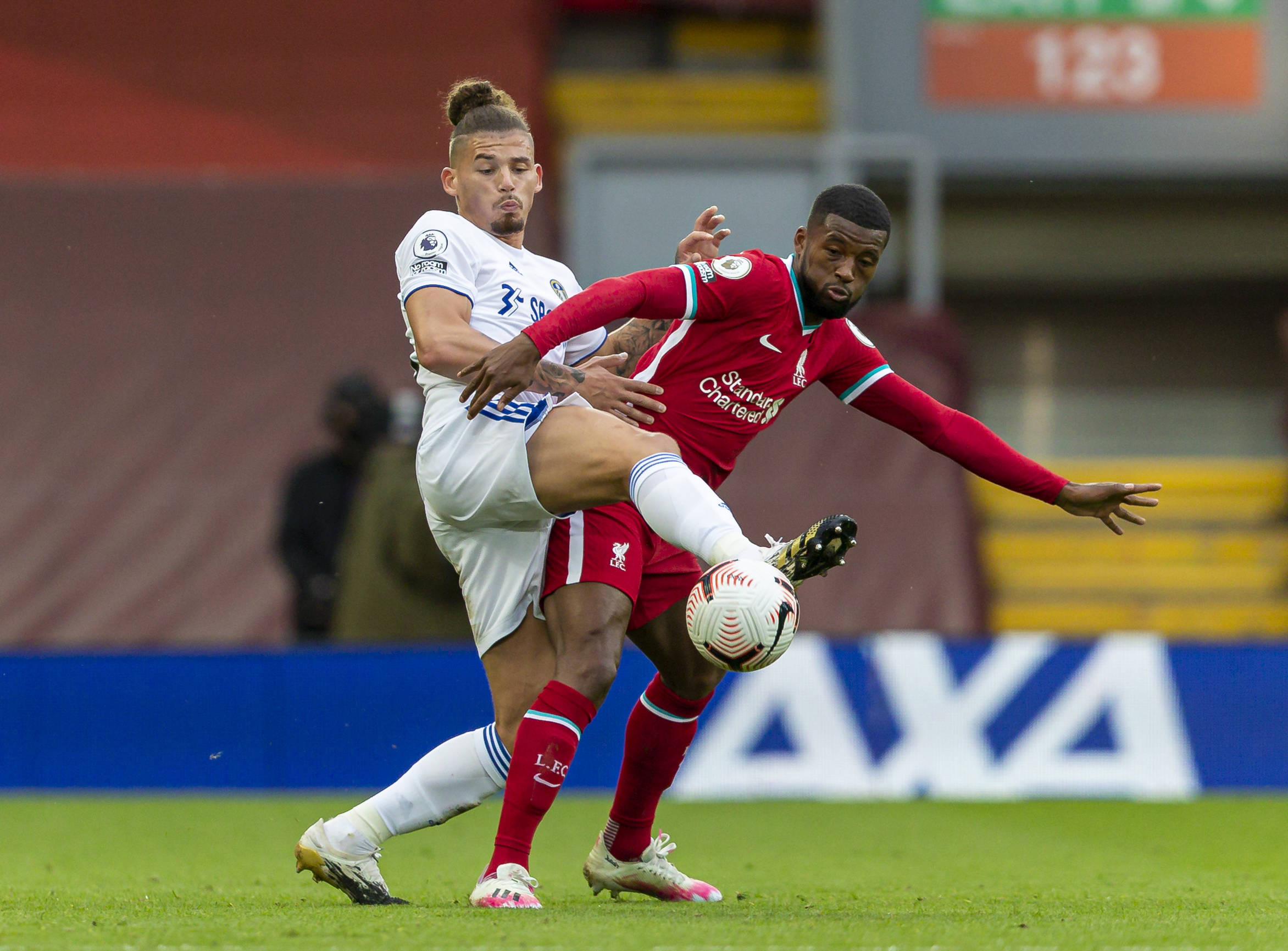 西在禁区内 西在禁区内