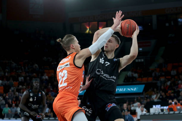 恭喜Queen Wen！郑钦文拿下2025澳网女单首胜央视新闻客户端.